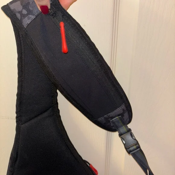 NEW! Sherpani Black and Gray Camo Sling Bag - Picture 5 of 9